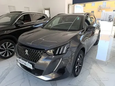Usata Peugeot 2008 GT 130 CV (95 kW) 2023 Grigio SUV