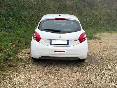 Usata Peugeot 208 Access 68 CV (50 kW) 2012 Bianco Utilitaria