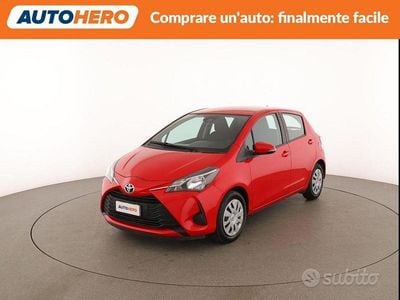 Usata Toyota Yaris Cool 69 CV (50 kW) 2018 Rosso Berlina