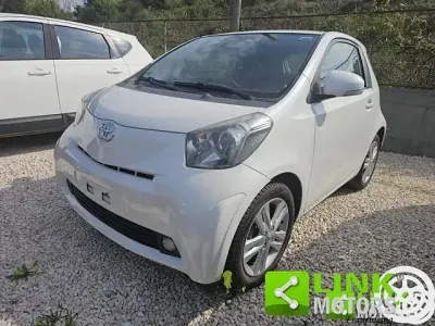 Usata Toyota iQ Executive 99 CV (72 kW) 2010 Bianco Utilitaria