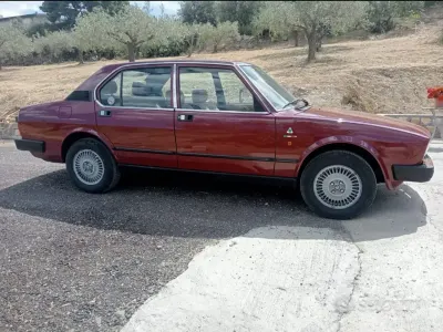Usata Alfa Romeo Alfetta 130 CV (95 kW) 1982 Rosso Berlina