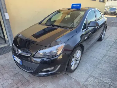 Usata Opel Astra Cosmo 101 CV (74 kW) 2015 Nero Berlina