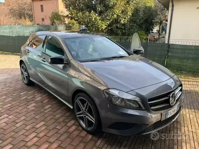 Usata Mercedes A180 109 CV (80 kW) 2015 Grigio Utilitaria
