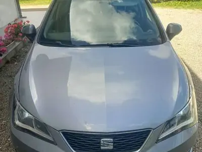 Usata Seat Ibiza CONNECT 75 CV (55 kW) 2015 Argento Berlina