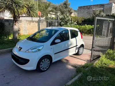 Usata Peugeot 107 68 CV (50 kW) 2009 Bianco Utilitaria