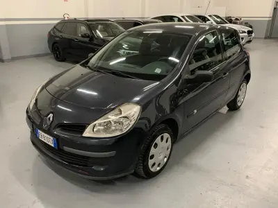 Usata Renault Clio II 65 CV (47 kW) 2007 Nero Berlina