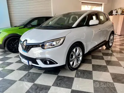 Usata Renault Scénic IV 120 CV (88 kW) 2019 Bianco Monovolume