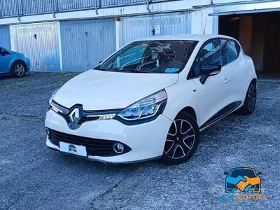 Begagnad Renault Clio IV Intens 75 HK (55 kW) 2016 Blå Sedan