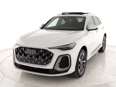 Nuova Audi Q5 Business 204 CV (150 kW) 2025 Bianco ghiaccio SUV