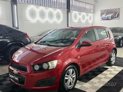 Usata Chevrolet Aveo LS 84 CV (61 kW) 2013 Rosso Berlina