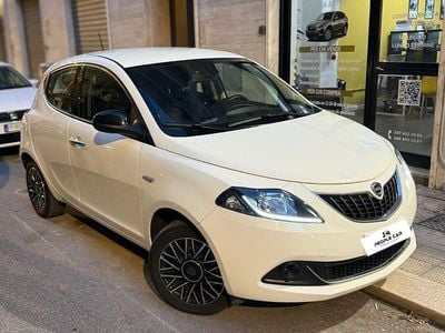 Usata Lancia Ypsilon 69 CV (50 kW) 2024 Bianco Utilitaria