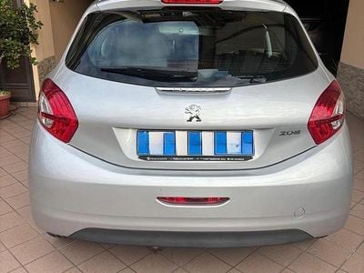 Grigio Usata 2015 Peugeot 208 Utilitaria | 7200 € (Buon prezzo)