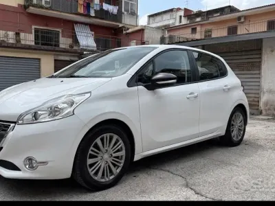 Usata Peugeot 208 95 CV (69 kW) 2014 Bianco Utilitaria