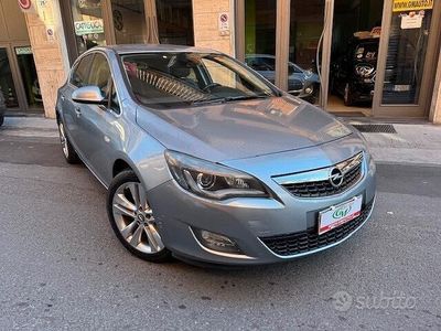 Usata Opel Astra Cosmo 110 CV (80 kW) 2010 Grigio Berlina