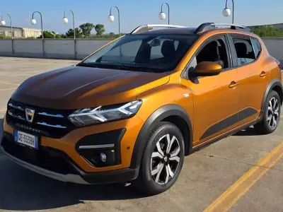 Usata Dacia Sandero Comfort 101 CV (74 kW) 2021 Bronzo Berlina
