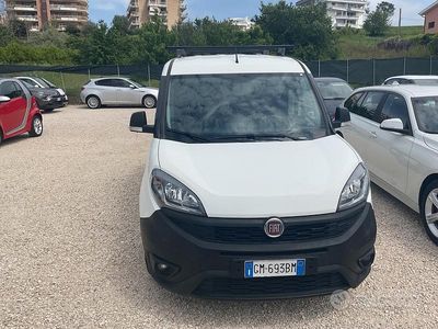 Begagnad Fiat Doblò S 105 HK (77 kW) 2022 Vit Minibuss