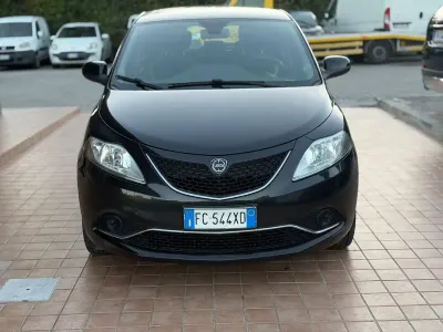 Usata Lancia Ypsilon Silver 95 CV (69 kW) 2016 Nero Utilitaria
