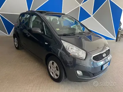 Usata Kia Venga 90 CV (66 kW) 2014 Grigio Utilitaria