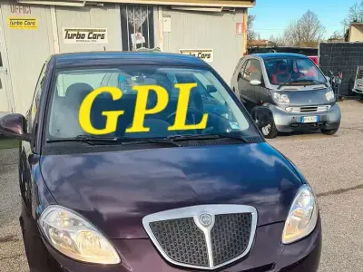 Usata Lancia Ypsilon 60 CV (44 kW) 2010 Viola Utilitaria