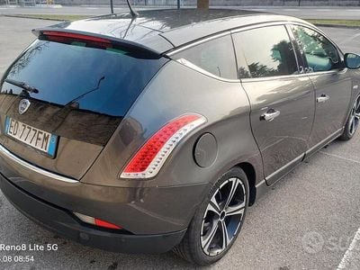 Usado Lancia Delta Silver 120 CV (88 kW) 2010 Gris Utilitario