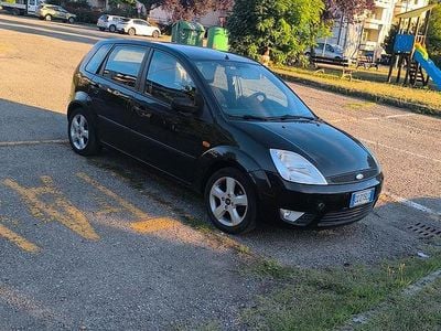 Usata Ford Fiesta 90 CV (66 kW) 2003 Nero Berlina
