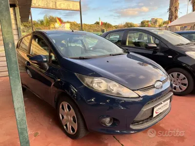 Usata Ford Fiesta Ghia 68 CV (50 kW) 2008 Bluazzurro Utilitaria