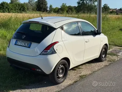 Usata Lancia Ypsilon 69 CV (50 kW) 2013 Bianco Utilitaria