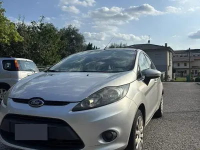 Usata Ford Fiesta 82 CV (60 kW) 2011 Berlina
