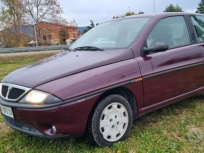 Usata Lancia Ypsilon 60 CV (44 kW) 1996 Rosso Utilitaria