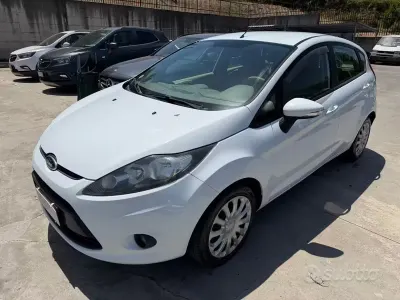 Usata Ford Fiesta Titanium 95 CV (69 kW) 2010 Bianco Berlina