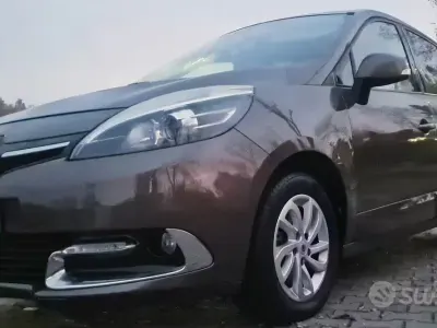 Usata Renault Scénic III XMOD 110 CV (80 kW) 2014 Marrone Monovolume