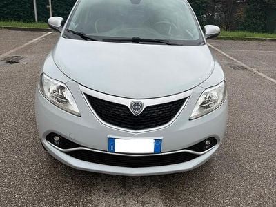 Usata Lancia Ypsilon 84 CV (61 kW) 2016 Grigio Utilitaria