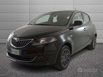 Usado Lancia Ypsilon Gold 69 HP (50 kW) 2023 Preto Citadino