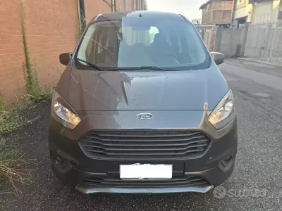 Usata Ford Tourneo Courier 101 CV (74 kW) 2019 Grigio Monovolume