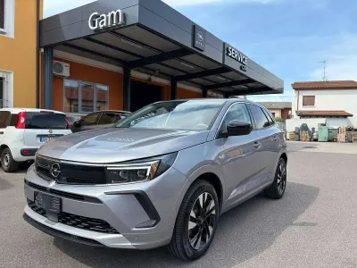 Usata Opel Grandland X Business Elegance 131 CV (96 kW) 2022 Kontrast grey SUV