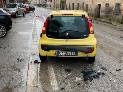 usata Peugeot 107 2005 incidentata per pezzi ricambio