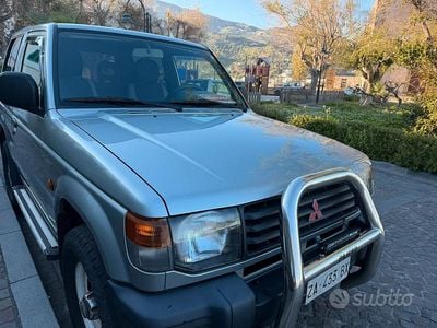 Usata Mitsubishi Pajero 100 CV (73 kW) 1996 Grigio SUV