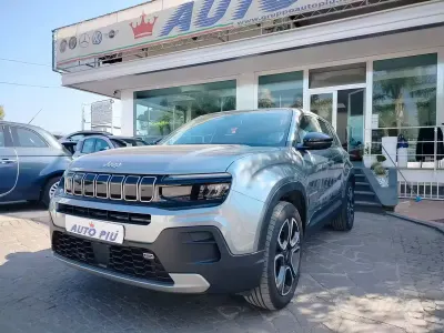Käytetty Jeep Avenger Altitude 101 HP (74 kW) 2023 Harmaa Katumaasturi