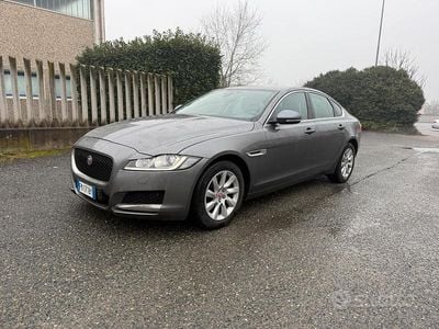 Usata Jaguar XF 180 CV (132 kW) 2017 Grigio Berlina
