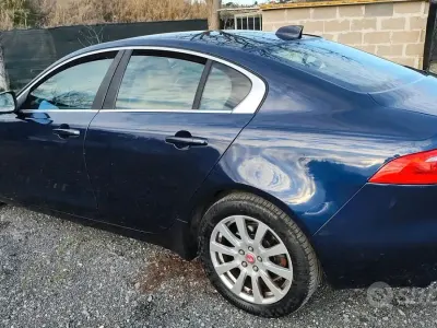 Usata Jaguar XE Portfolio 180 CV (132 kW) 2017 Blu Berlina