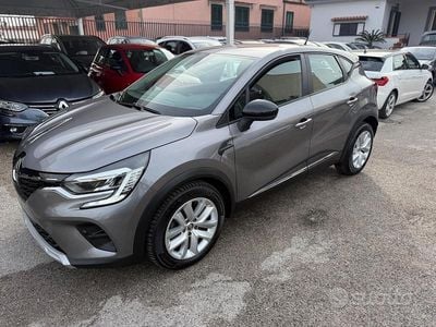 Usata Renault Captur Intens 116 CV (85 kW) 2021 Grigio SUV