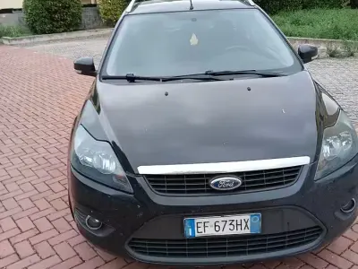 Begagnad Ford Focus 109 HK (80 kW) 2011 Svart Kombi