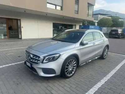 Usata Mercedes GLA200 Premium 136 CV (100 kW) 2017 Argento SUV