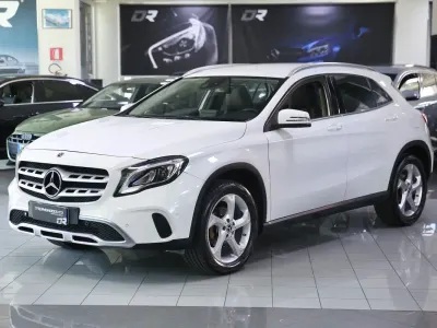 Usata Mercedes GLA200 Sport 136 CV (100 kW) 2017 Grigio SUV