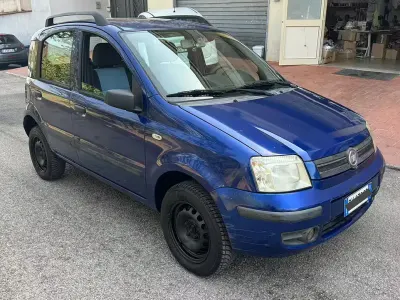 Usata Fiat Panda Climbing 60 CV (44 kW) 2009 Blu Utilitaria