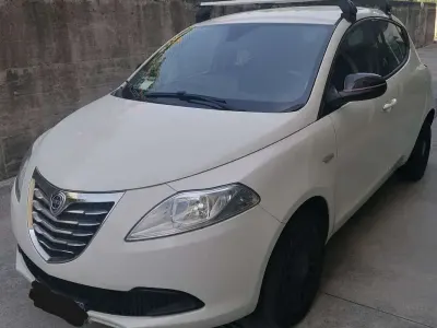 Usata Lancia Ypsilon 69 CV (50 kW) 2014 Bianco Utilitaria
