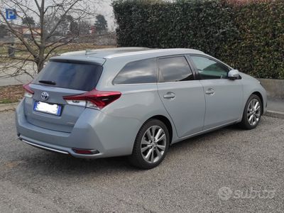 Toyota Auris Hybrid