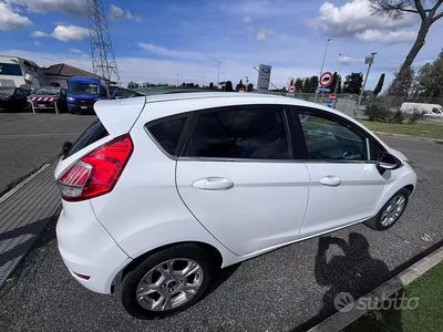 Usata Ford Fiesta 97 CV (71 kW) 2016 Bianco Berlina