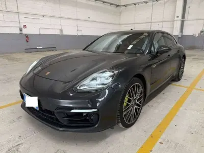 Usata Porsche Panamera S E-Hybrid Sport Turismo 441 CV (324 kW) 2020 Volcano grey metallic Berlina