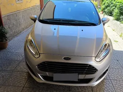 Usata Ford Fiesta 95 CV (69 kW) 2017 Grigio Utilitaria
